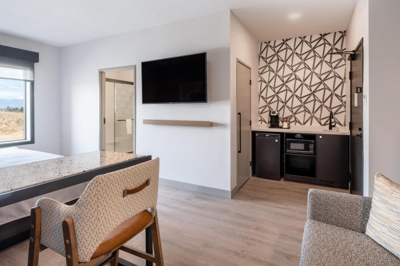 Atwell Suites - Denver Airport Tower Road By Ihg Экстерьер фото